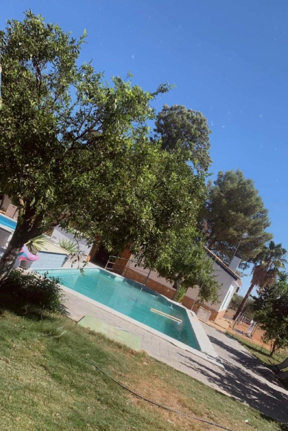 Casa Los Laureles Pilas Exterior foto
